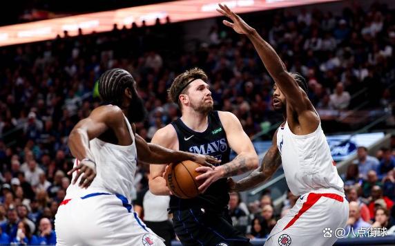 西亚卡姆加盟步行者