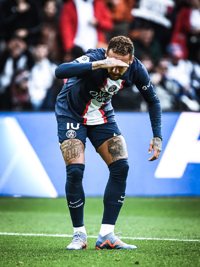 内马尔被巴黎球迷嘘