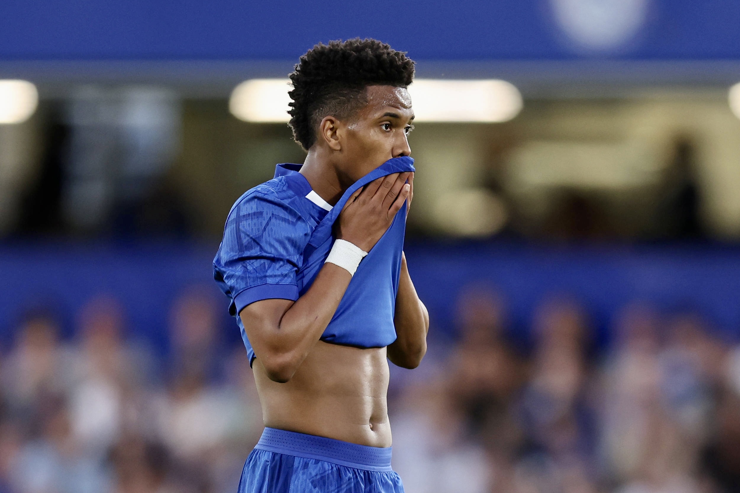 球盟会官方-阿齐兹绝杀澳大利亚